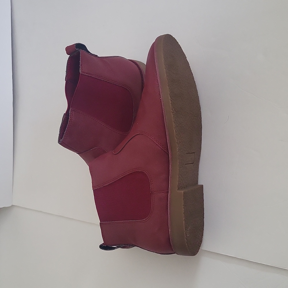 NWOT Lands' End Kids Leather Chelsea Ankle Boots in Cranberry, Size 7 - Picture 4 of 9